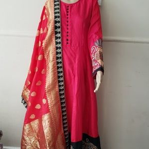 Designer  brand new suit in 42 size